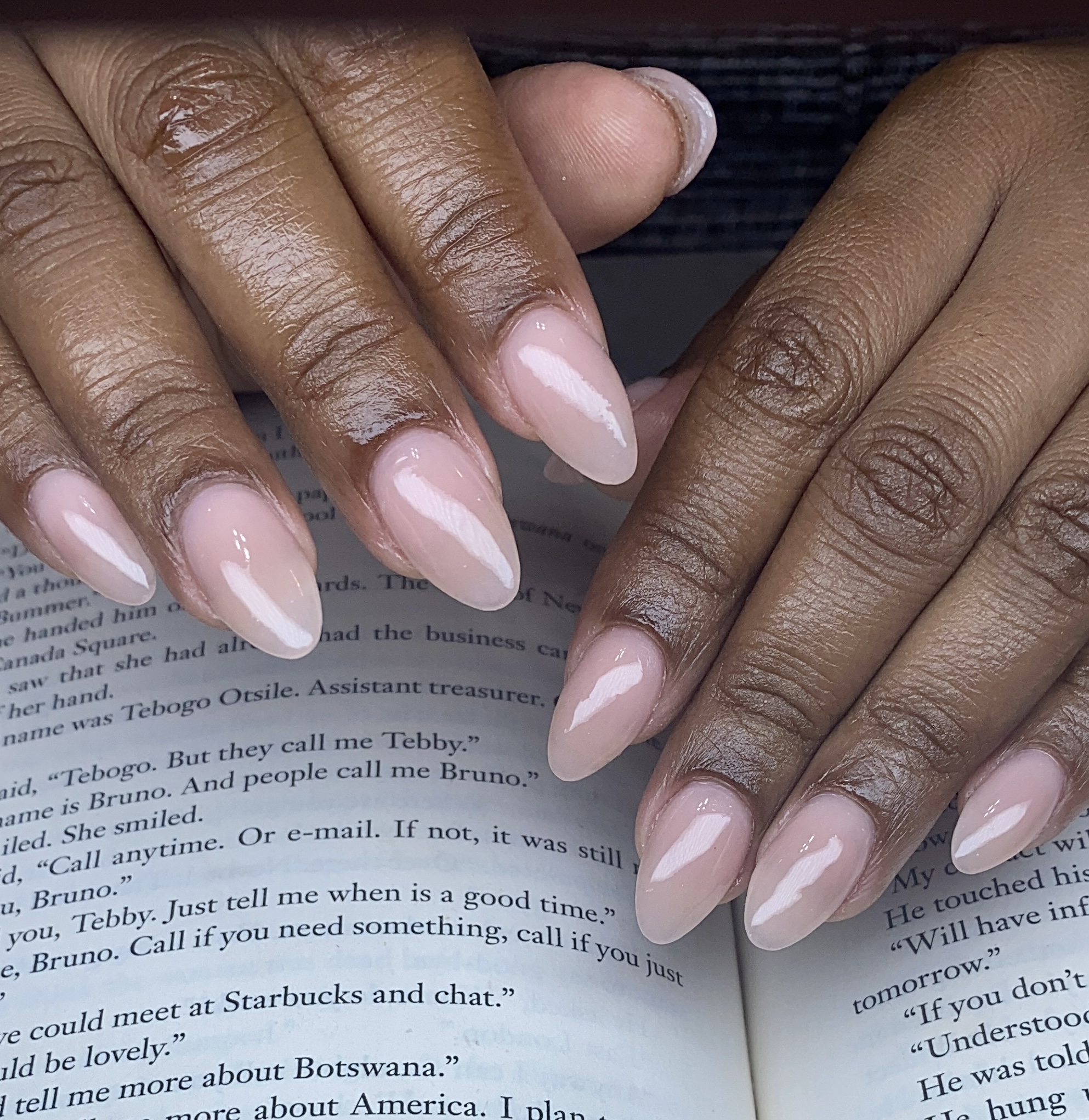 Custom nail set by Alaia Monèt