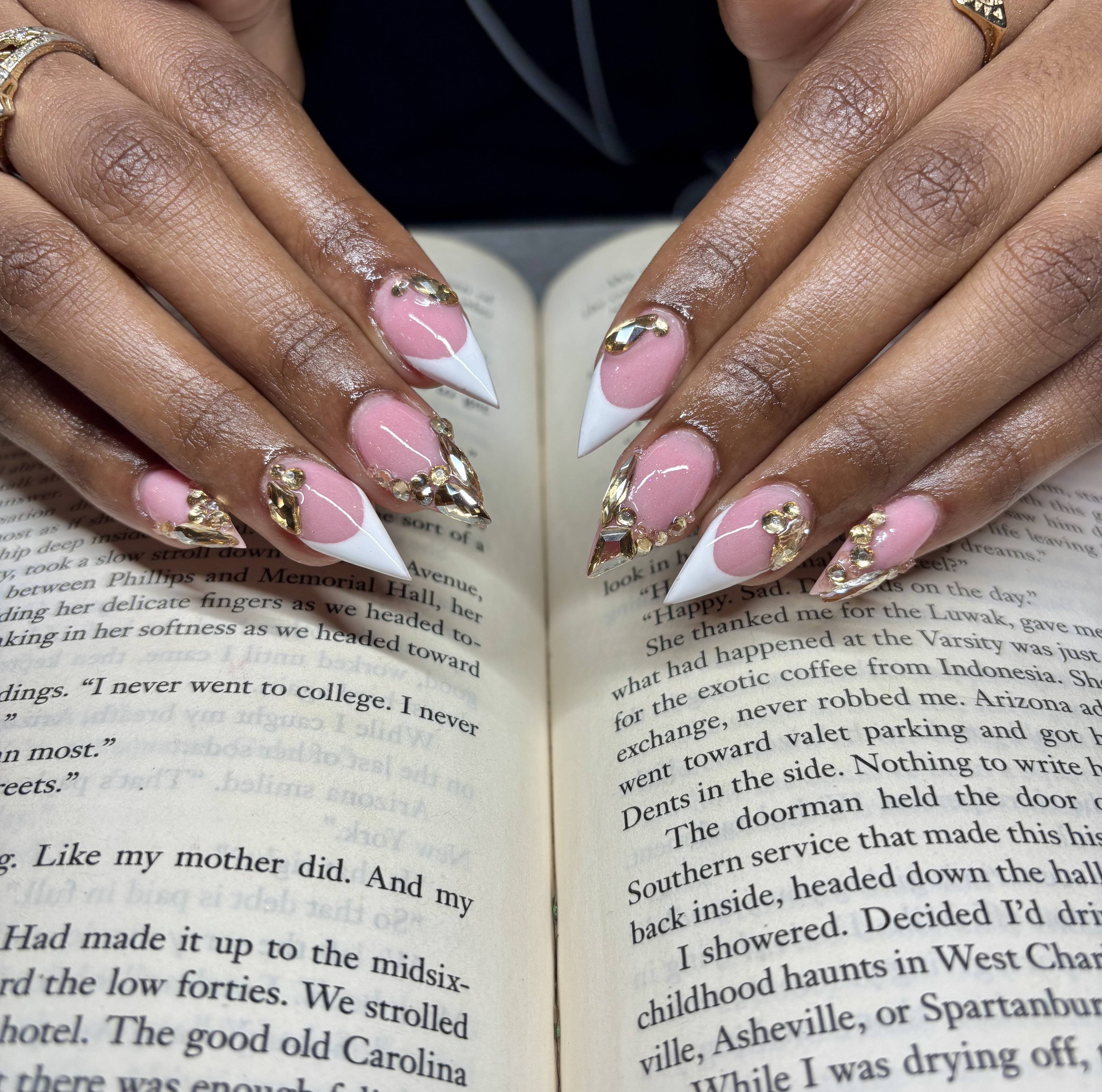 Custom nail artistry by Alaia Monèt